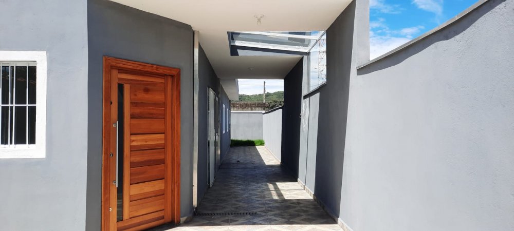 Casa à venda com 2 quartos, 70m² - Foto 2