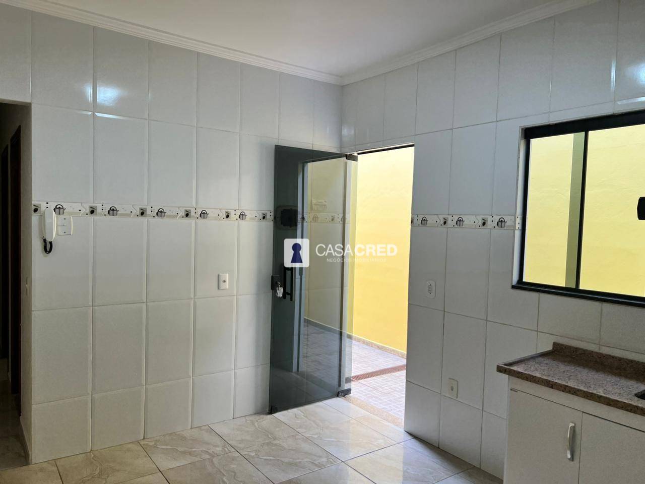 Casa à venda com 2 quartos, 70m² - Foto 4