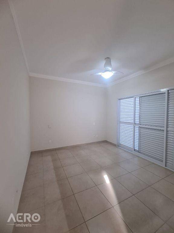 Casa à venda com 3 quartos, 340m² - Foto 30