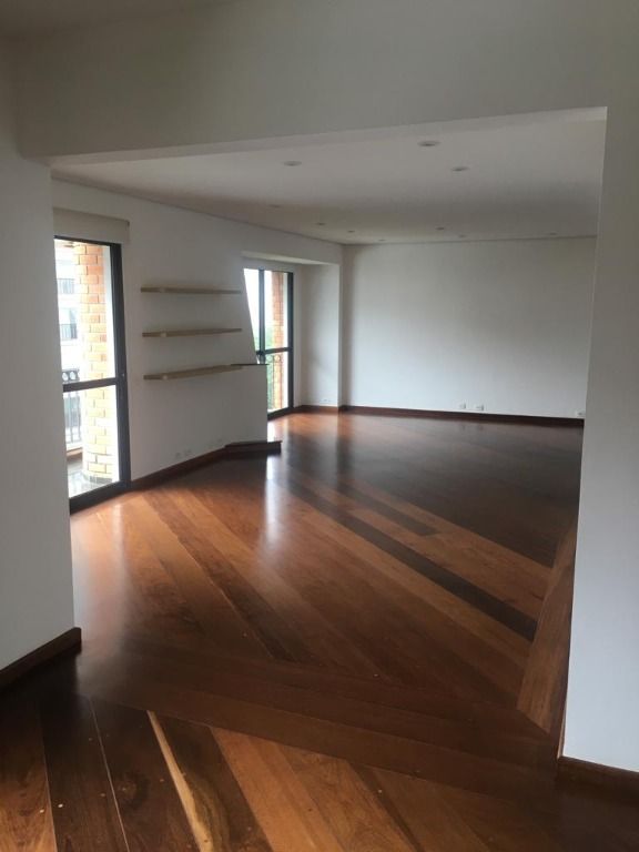 Apartamento para alugar com 3 quartos, 217m² - Foto 7