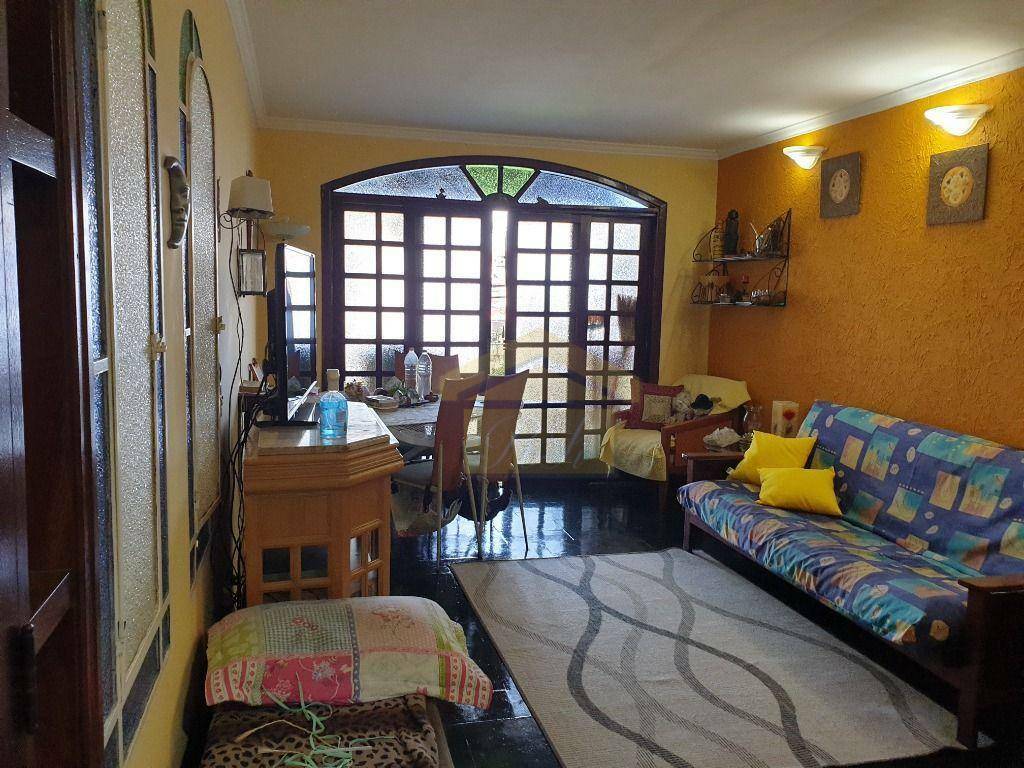 Sobrado à venda com 4 quartos, 180m² - Foto 1