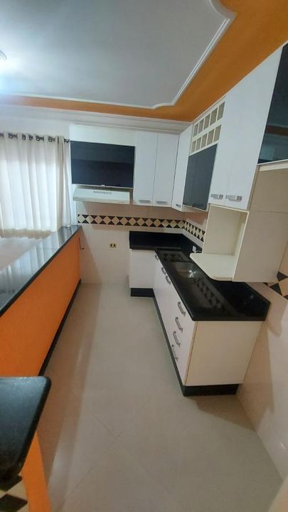 Sobrado à venda com 3 quartos, 200m² - Foto 4