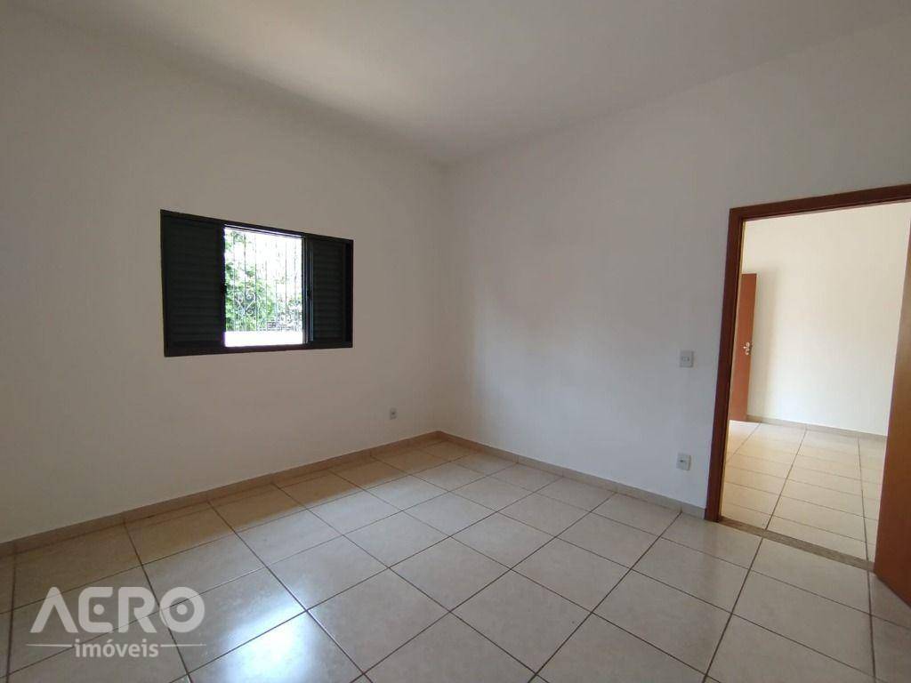 Casa para alugar com 3 quartos, 97m² - Foto 11