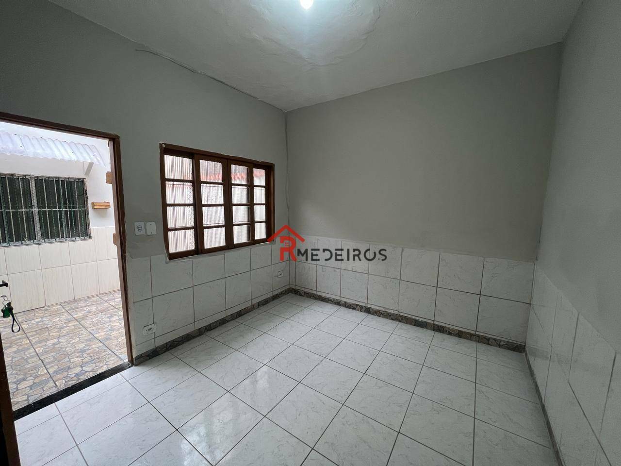 Casa à venda com 2 quartos, 77m² - Foto 2