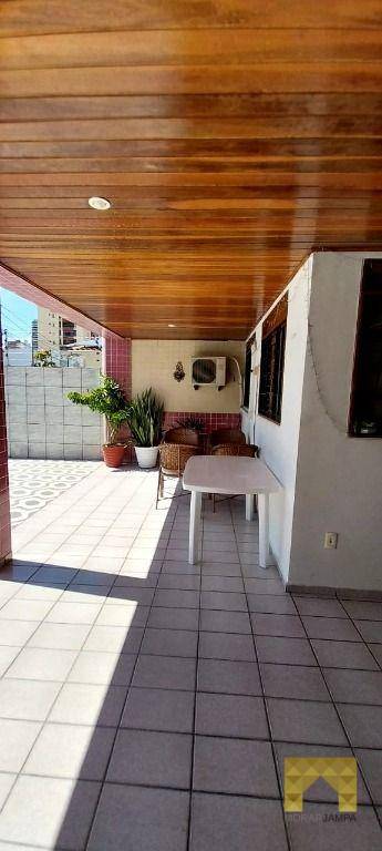 Casa à venda e aluguel com 4 quartos, 221m² - Foto 4