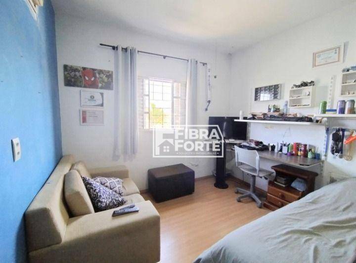 Casa à venda com 3 quartos, 205m² - Foto 11