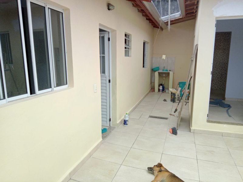 Casa à venda com 2 quartos, 60m² - Foto 1