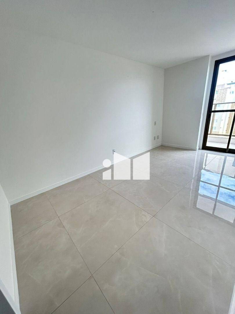 Apartamento à venda com 2 quartos, 75m² - Foto 10