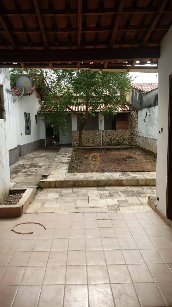 Casa à venda com 3 quartos, 240m² - Foto 4