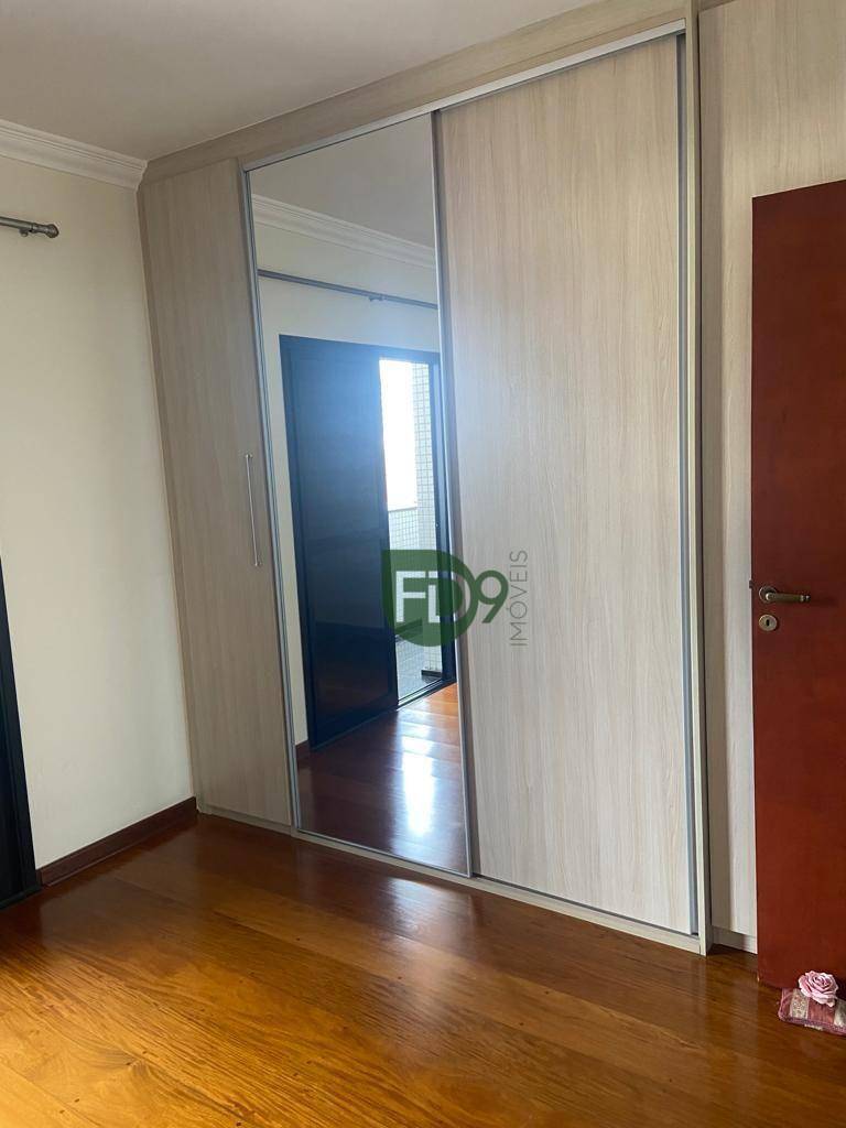 Apartamento à venda com 3 quartos, 209m² - Foto 18