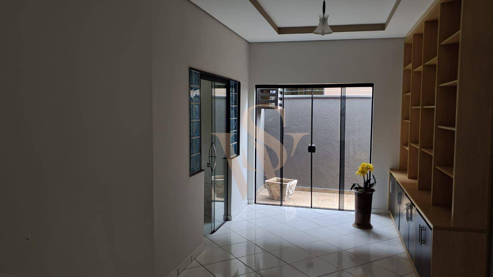 Casa para alugar com 3 quartos, 204m² - Foto 1