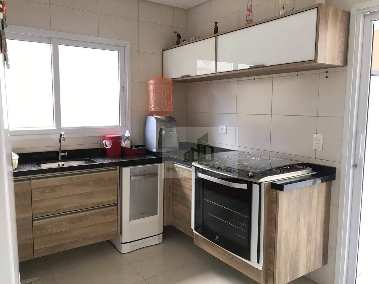 Casa à venda com 4 quartos, 240m² - Foto 9