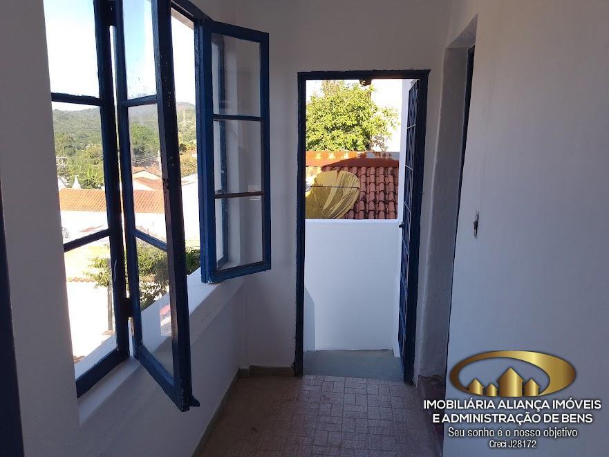 Casa para alugar com 4 quartos, 250m² - Foto 13