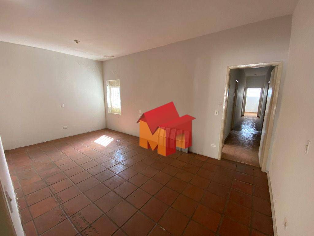 Casa à venda com 3 quartos, 295m² - Foto 4