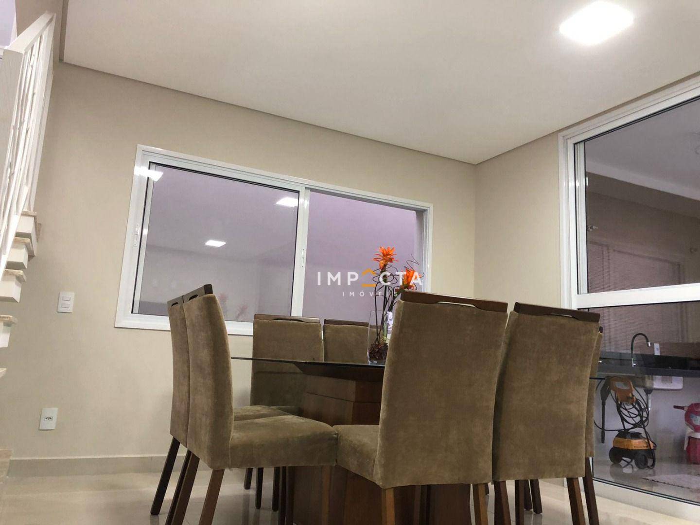 Casa à venda com 4 quartos, 220m² - Foto 3