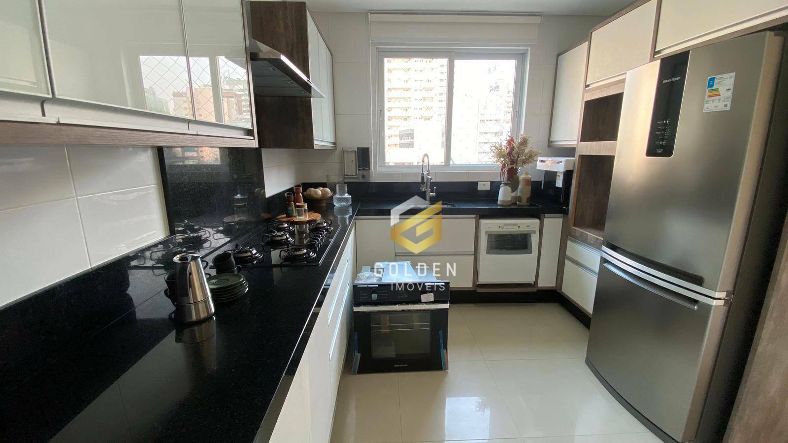 Apartamento à venda com 3 quartos, 138m² - Foto 9