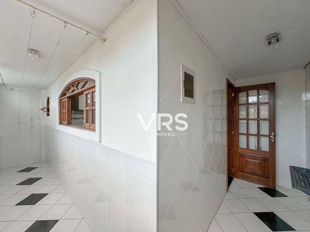 Casa à venda com 3 quartos, 182m² - Foto 9