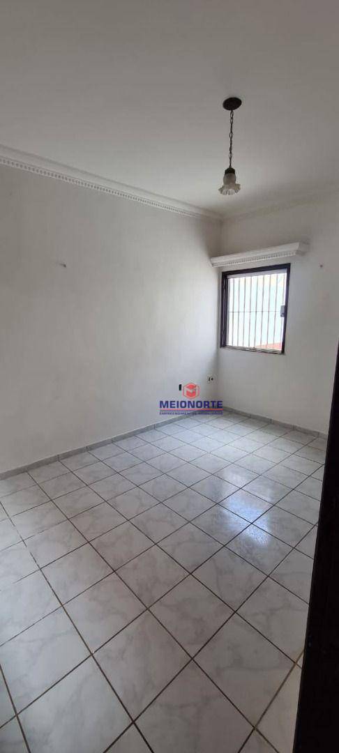 Casa à venda com 6 quartos, 200m² - Foto 4