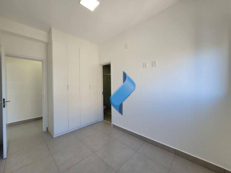 Apartamento para alugar com 3 quartos, 125m² - Foto 19