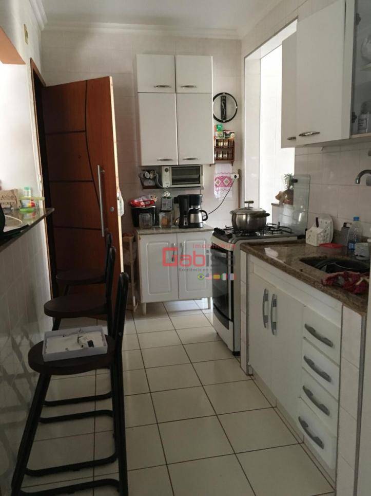 Apartamento à venda com 3 quartos, 130m² - Foto 4