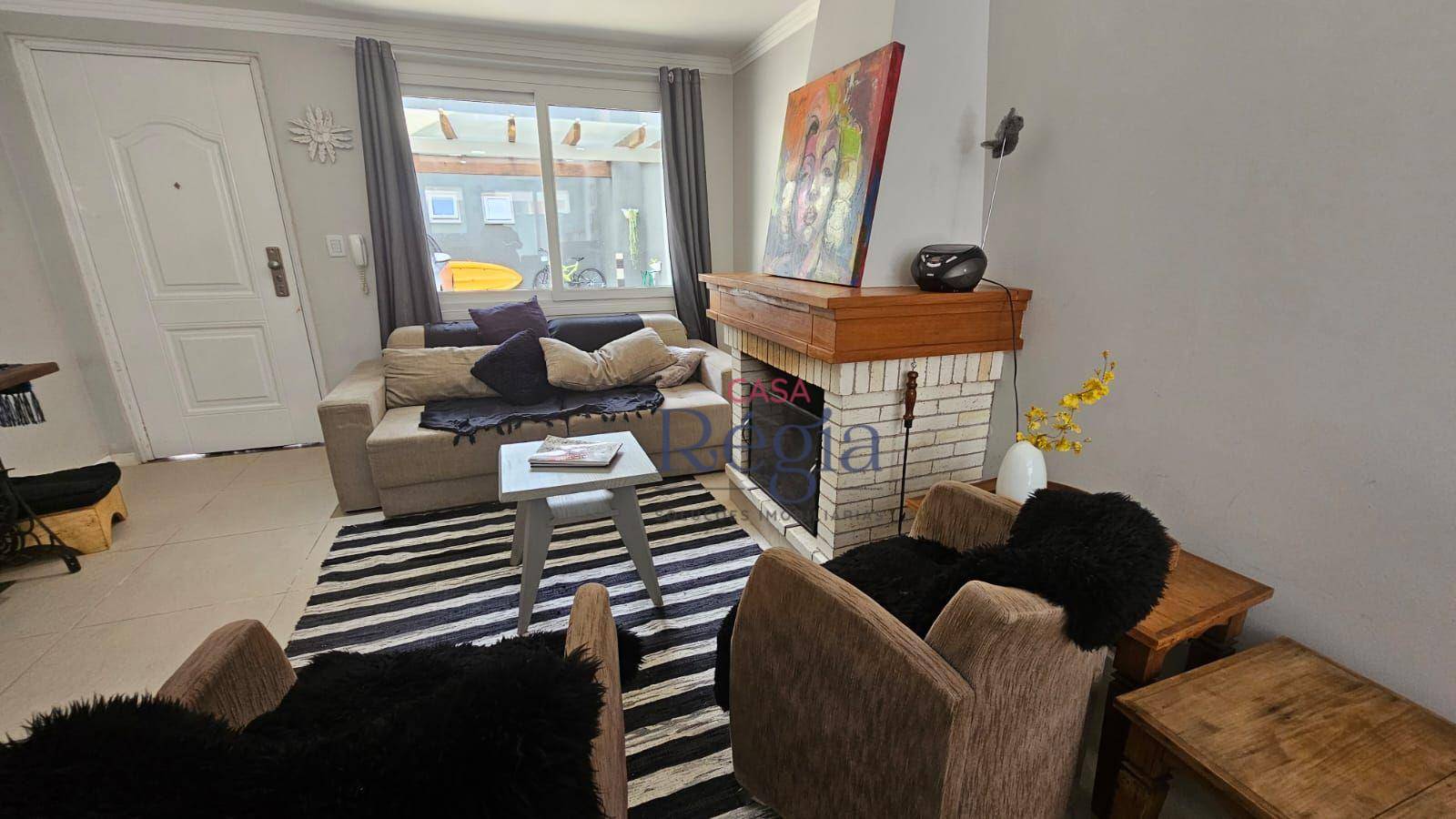 Casa de Condomínio para alugar com 4 quartos, 114m² - Foto 1