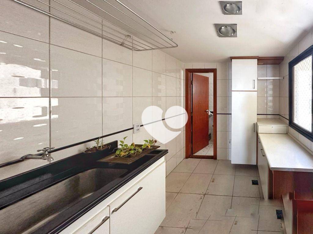 Apartamento à venda com 4 quartos, 239m² - Foto 8