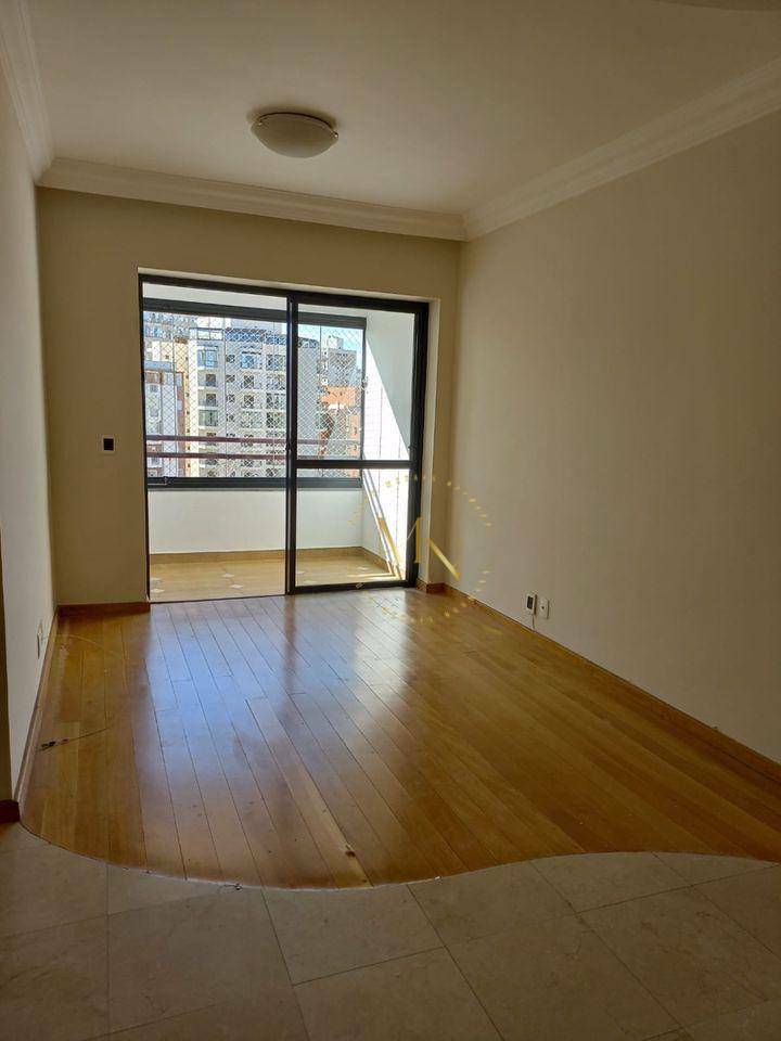 Apartamento à venda com 2 quartos, 70m² - Foto 2