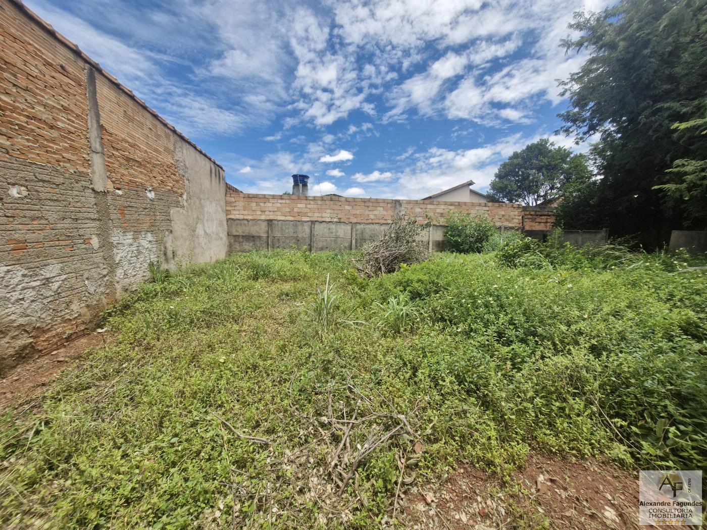 Terreno à venda, 360m² - Foto 1