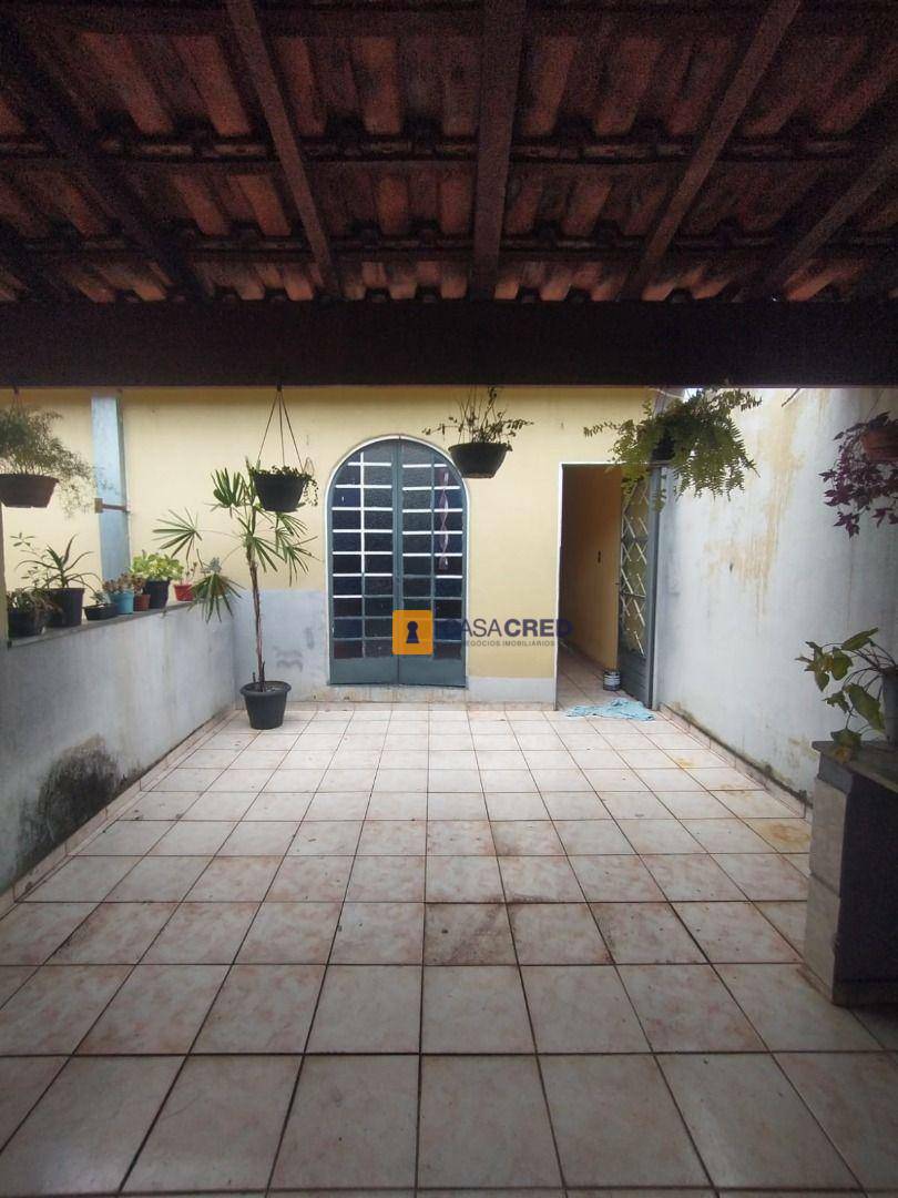 Casa à venda com 4 quartos, 200m² - Foto 29