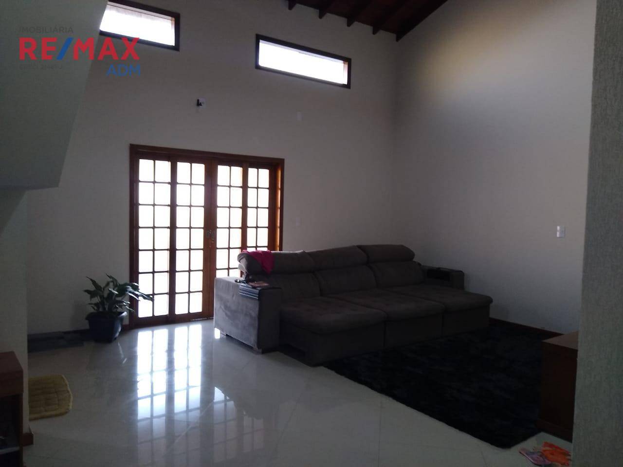 Casa à venda com 3 quartos, 210m² - Foto 14