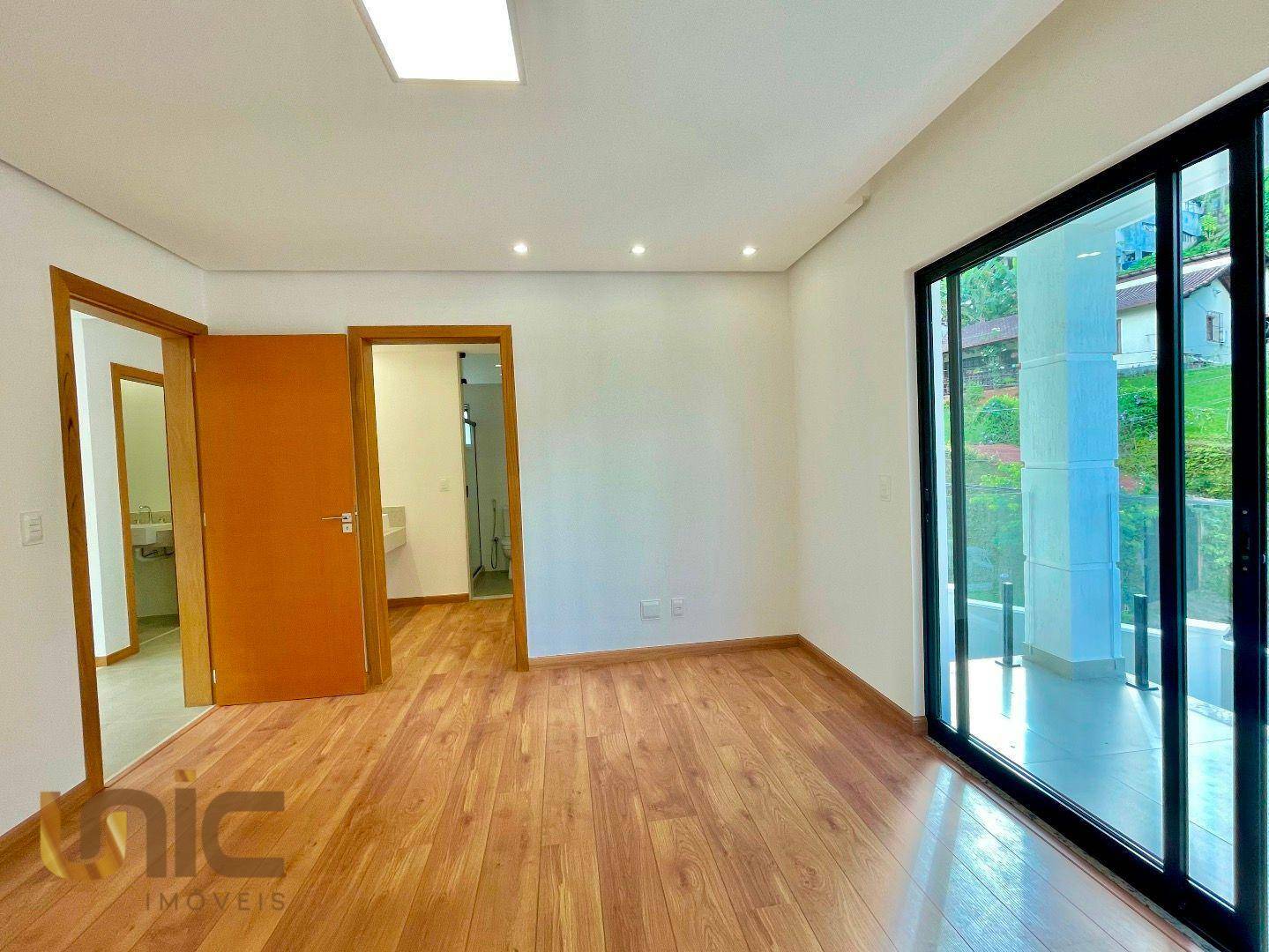 Casa à venda com 3 quartos, 170m² - Foto 8