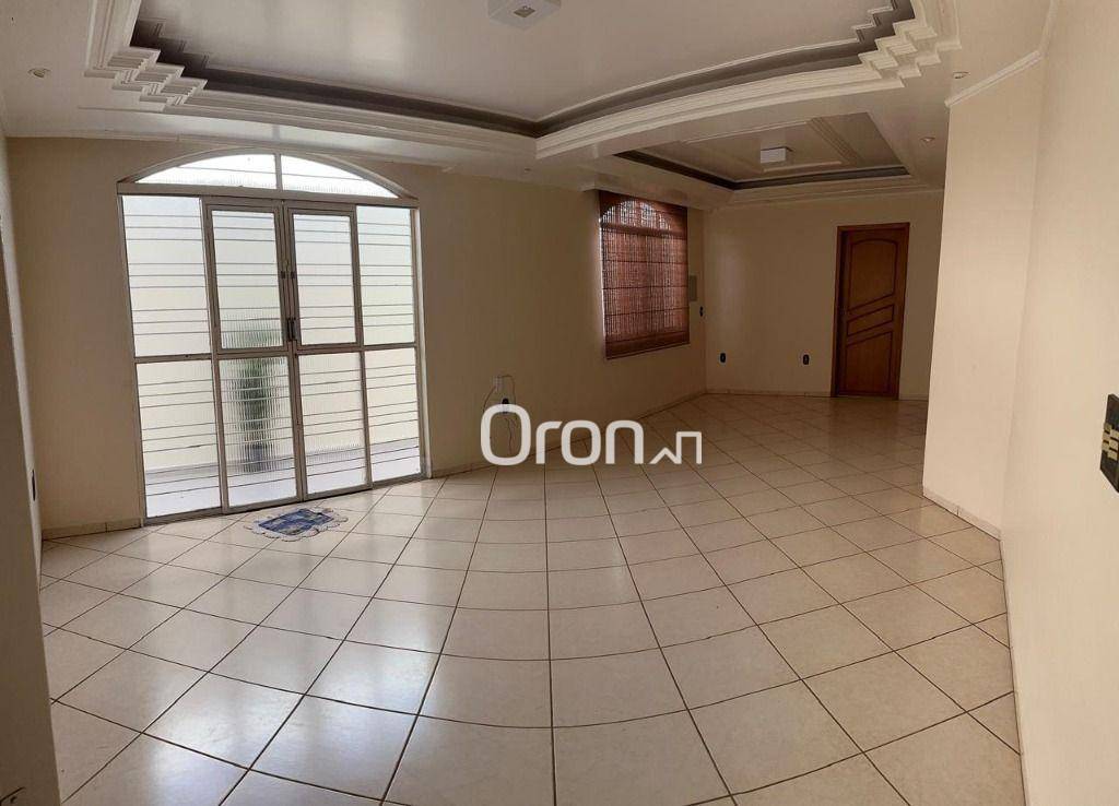 Casa à venda com 3 quartos, 299m² - Foto 2