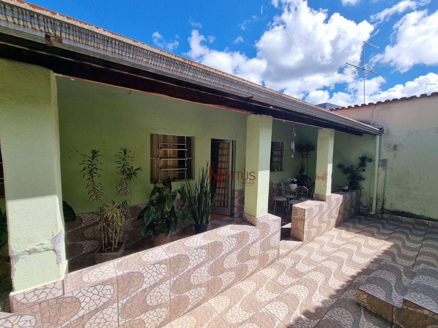 Casa à venda com 3 quartos, 380m² - Foto 1