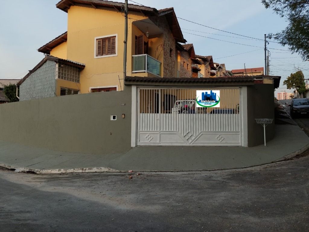 Sobrado à venda com 3 quartos, 136m² - Foto 1