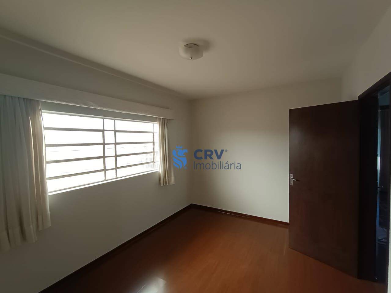 Casa para alugar com 3 quartos, 240m² - Foto 35