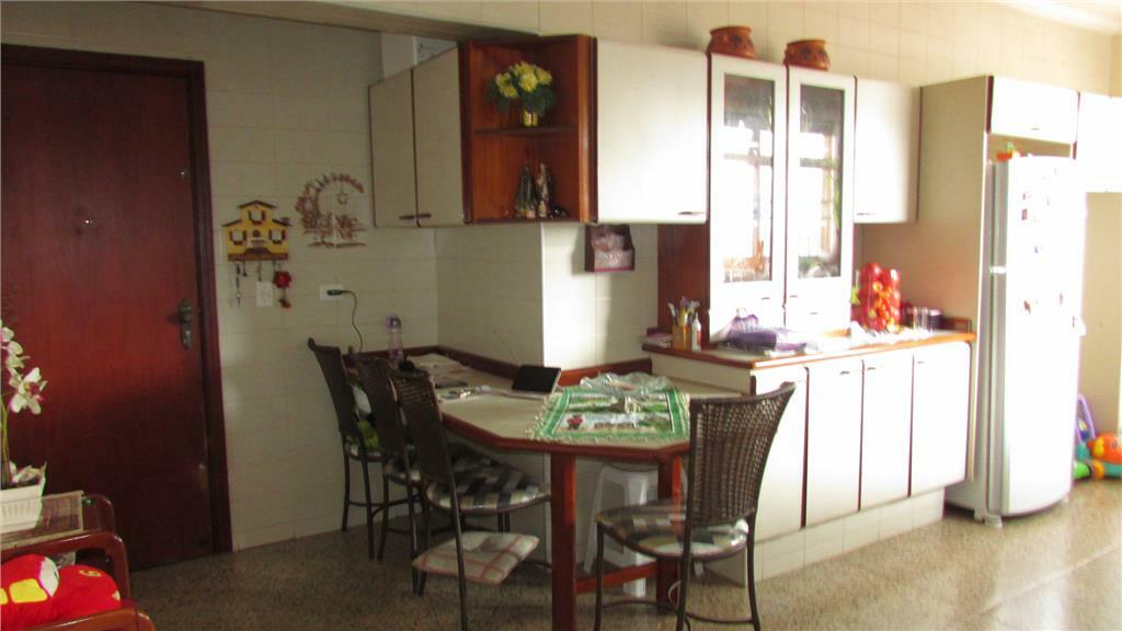 Apartamento à venda com 3 quartos, 150m² - Foto 8