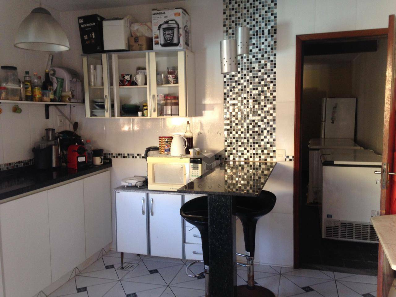 Casa à venda com 5 quartos, 160m² - Foto 2