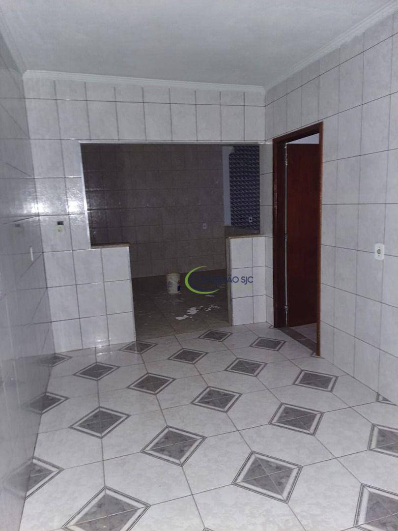 Casa à venda com 3 quartos, 70m² - Foto 2