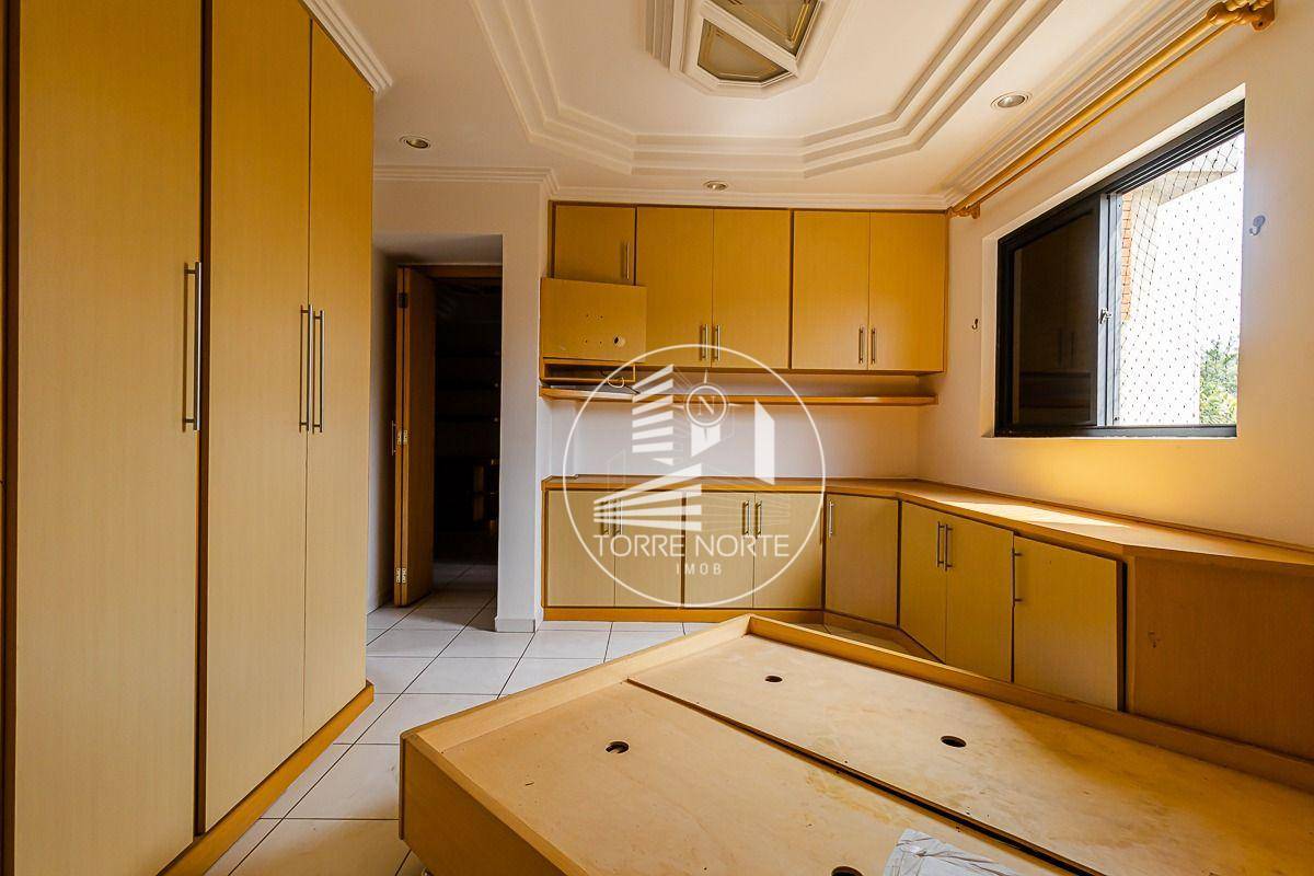 Apartamento à venda com 4 quartos, 196m² - Foto 21