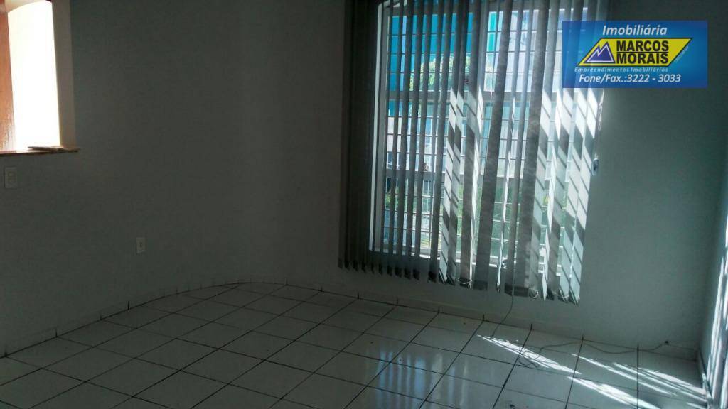 Casa à venda com 3 quartos, 200m² - Foto 3