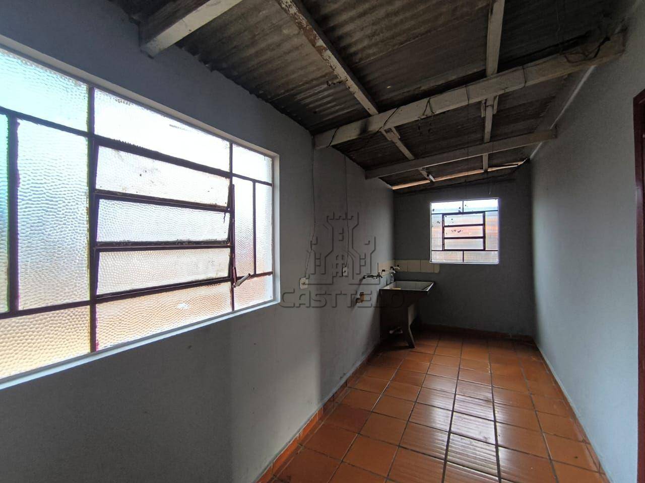 Casa para alugar com 2 quartos, 70m² - Foto 15