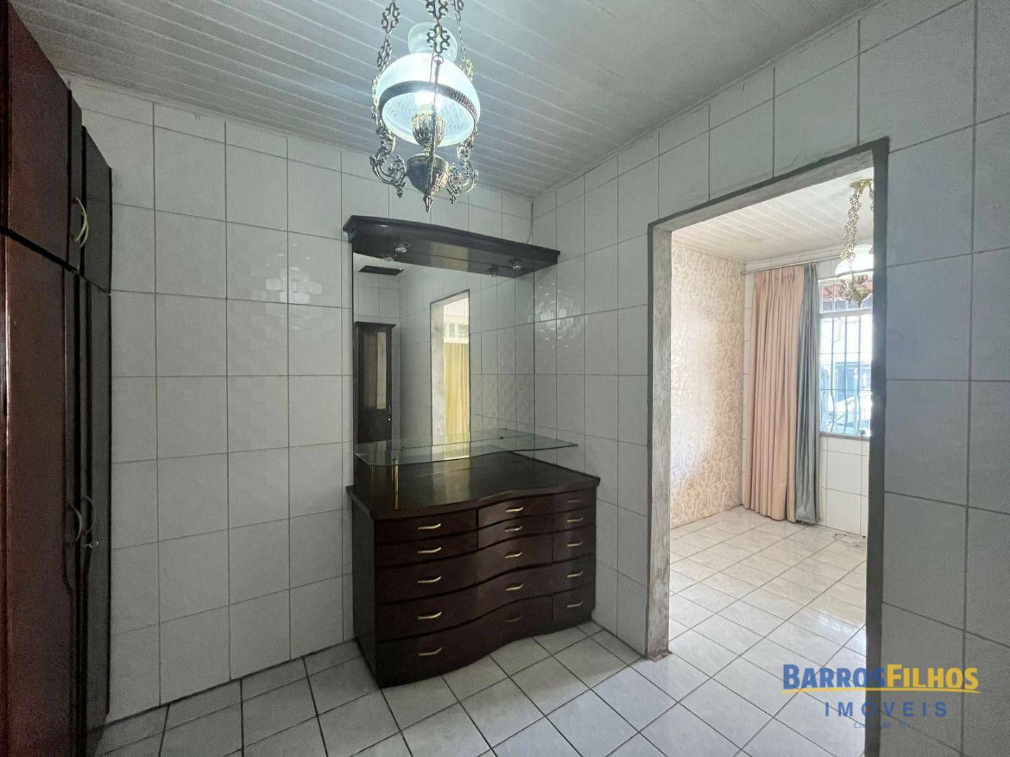 Casa à venda com 2 quartos, 140m² - Foto 4