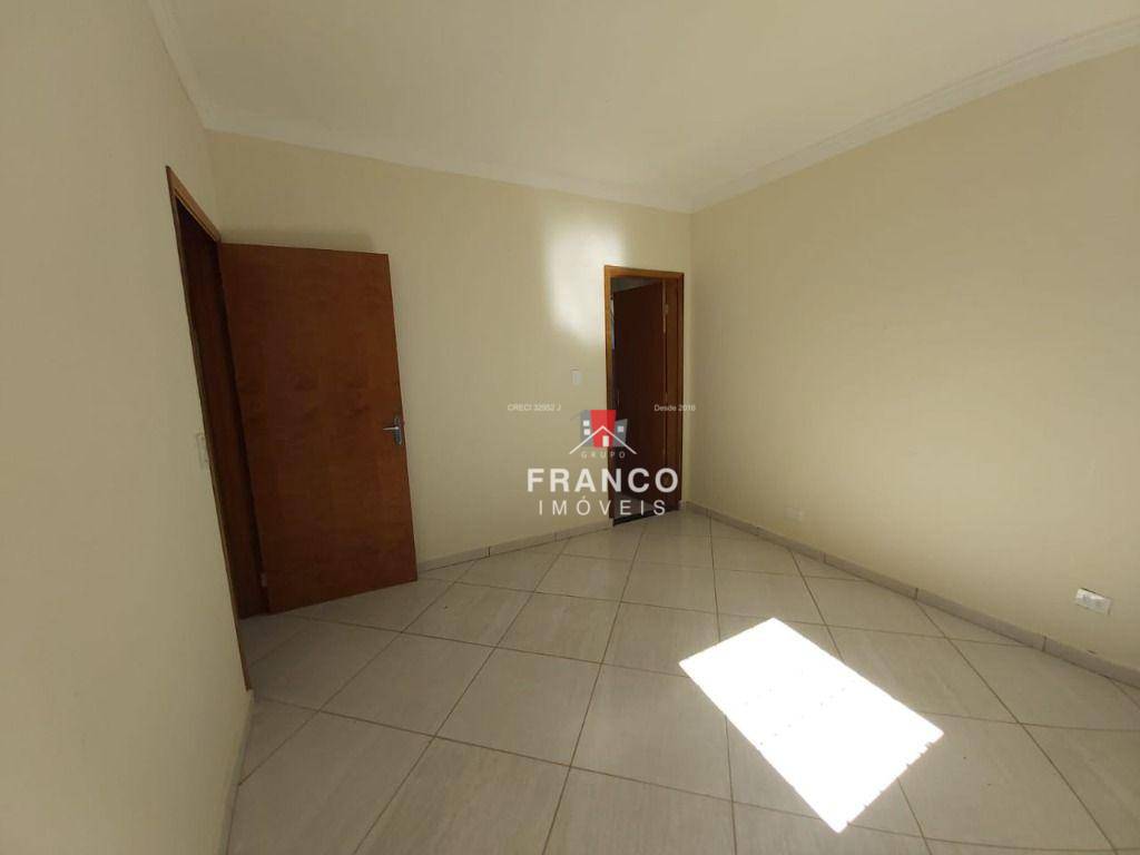 Casa à venda com 6 quartos, 300m² - Foto 11