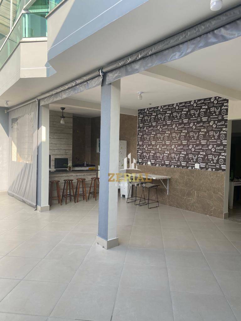 Sobrado à venda com 3 quartos, 438m² - Foto 1