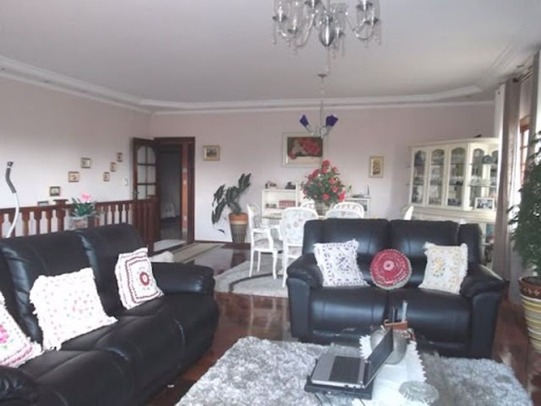 Casa à venda com 3 quartos, 400m² - Foto 1