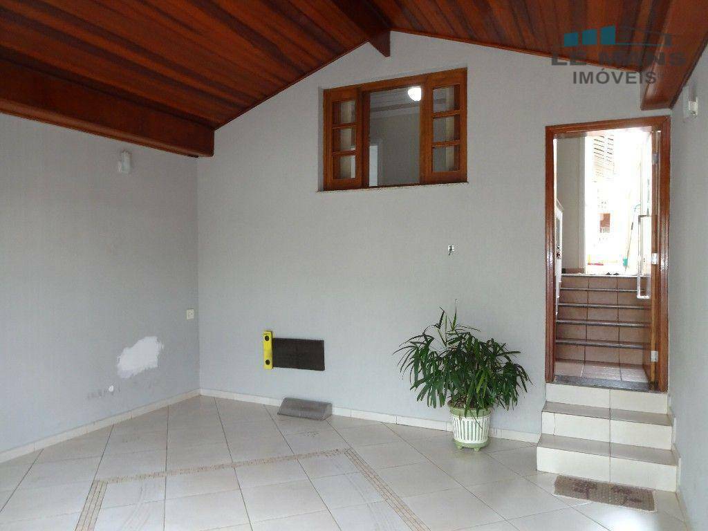 Casa à venda com 3 quartos, 169m² - Foto 3