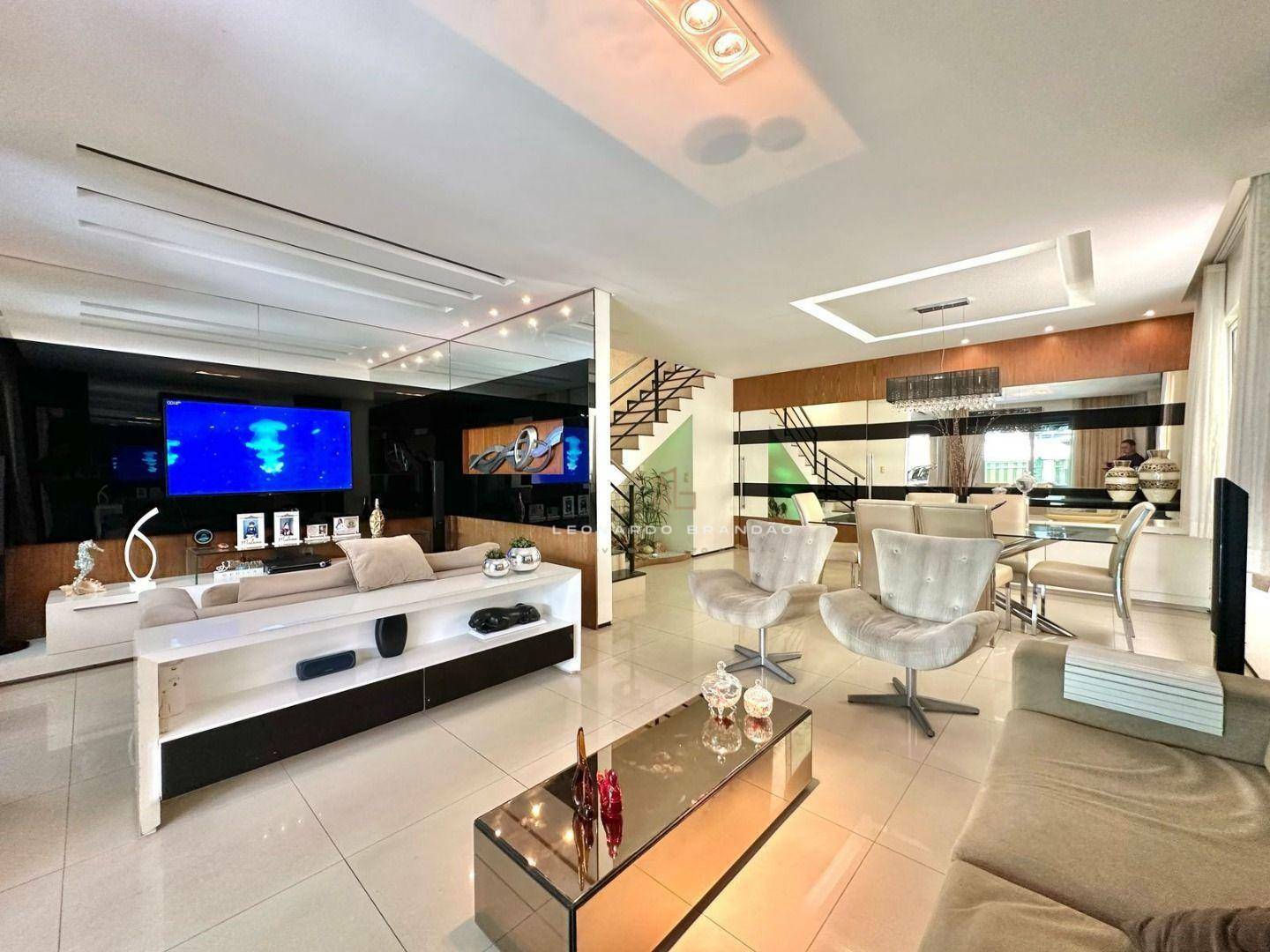 Casa à venda com 4 quartos, 240m² - Foto 2