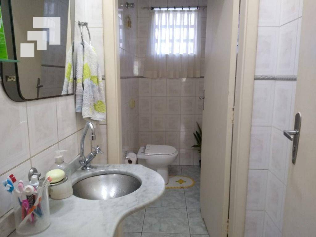 Casa de Condomínio para alugar com 3 quartos, 198m² - Foto 15