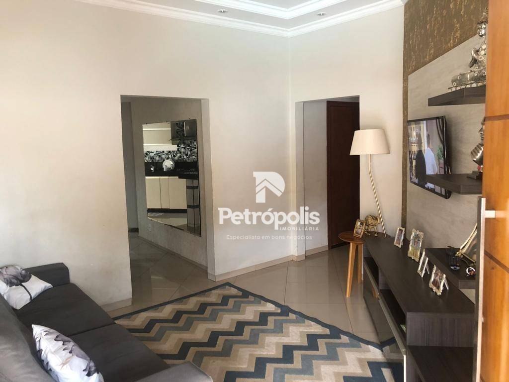 Casa à venda com 3 quartos, 190m² - Foto 3