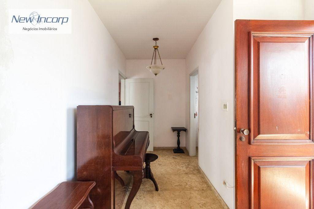 Casa à venda com 3 quartos, 307m² - Foto 8